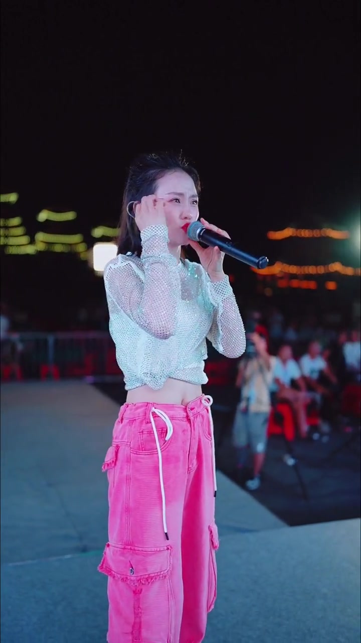 贵阳二小姐安顺关岭万豪广场演唱会直播录屏回放 户外直播 才艺主播