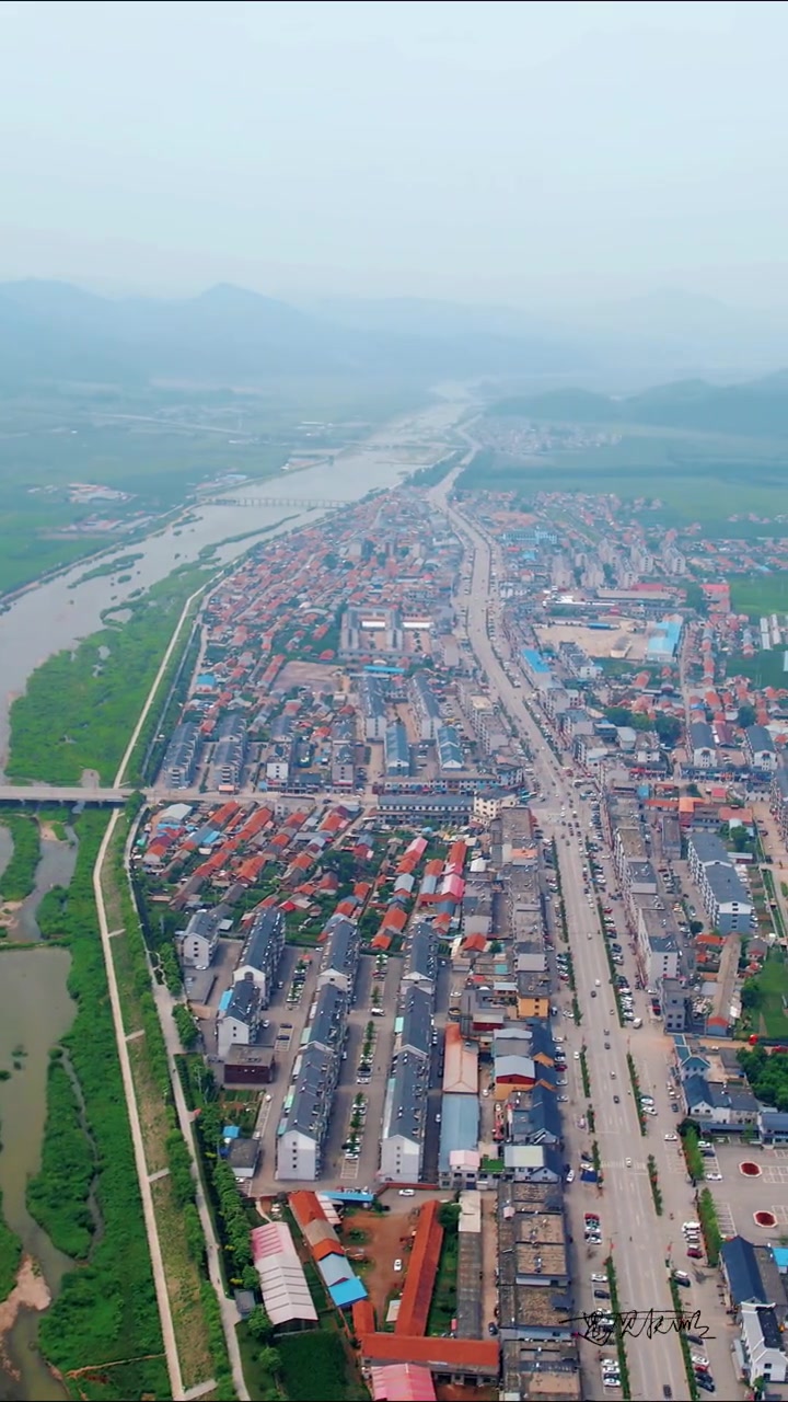 永陵镇东与新宾镇接壤,南与榆树乡毗邻,西与木奇镇相连,北与清原县敖