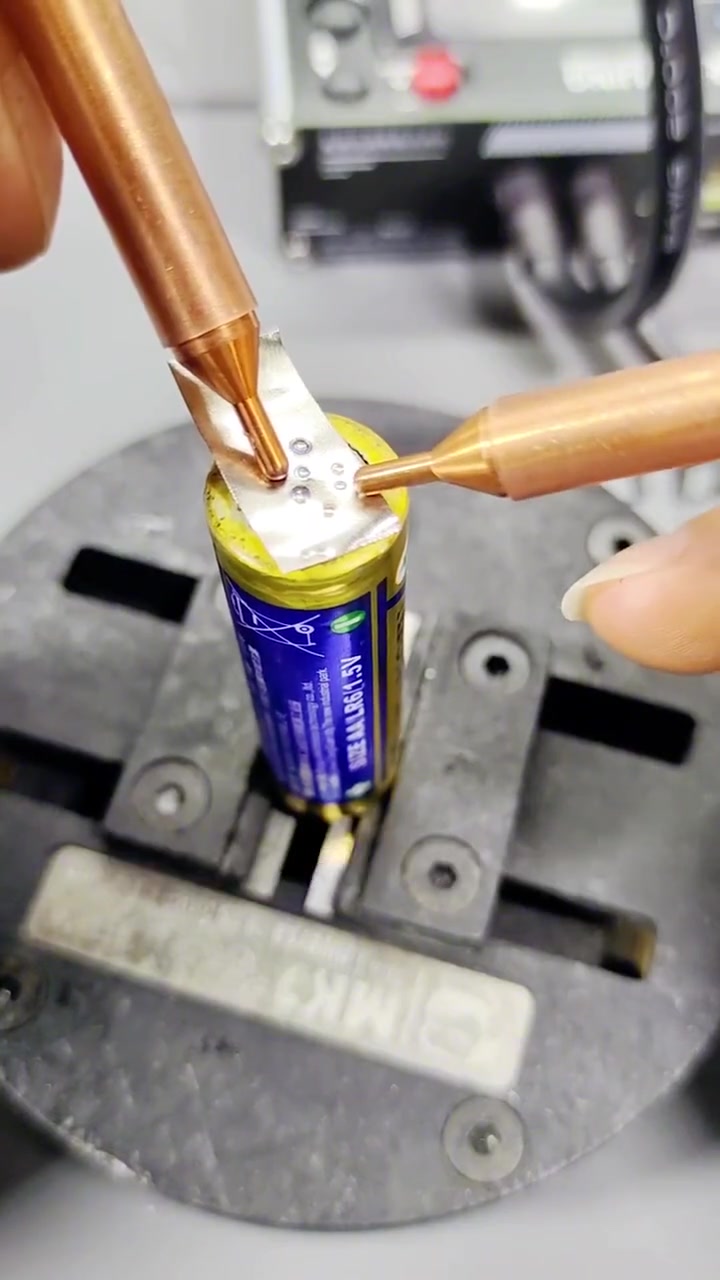 电池电芯点焊,1860电池点焊的点焊机看看这款脉冲点焊机 手机维修工具