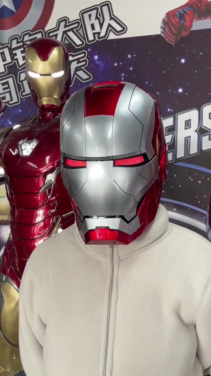 手办 新年礼物必备～自动变形的钢铁侠头盔简直太炫酷了!