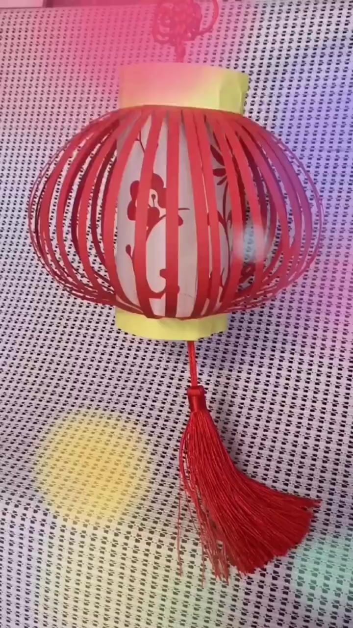 手把手教你自制红灯笼」今天是 南方小年,和家人一起做个红灯笼