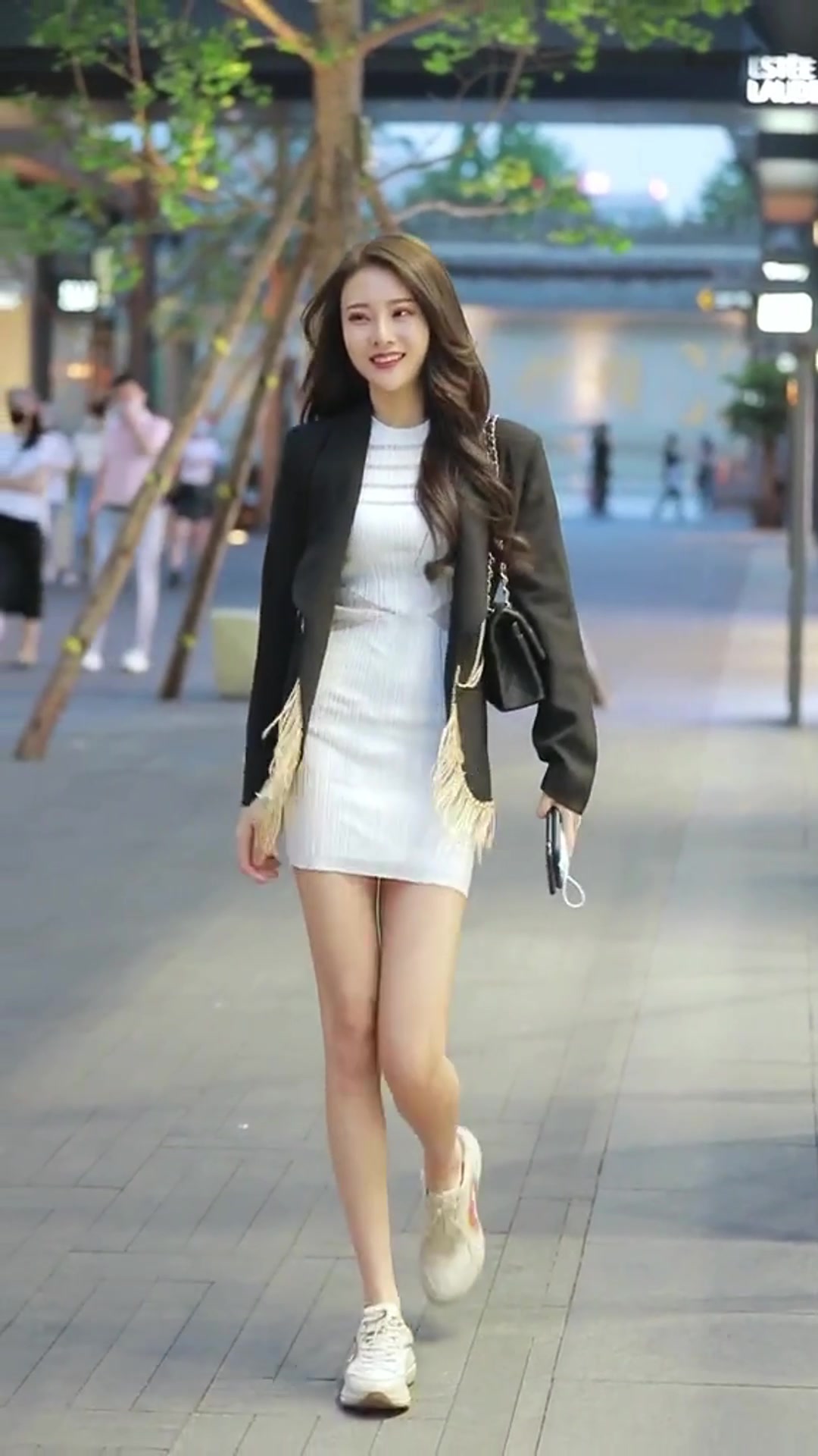 街拍:我盼望万里山河 也盼望你-度小视