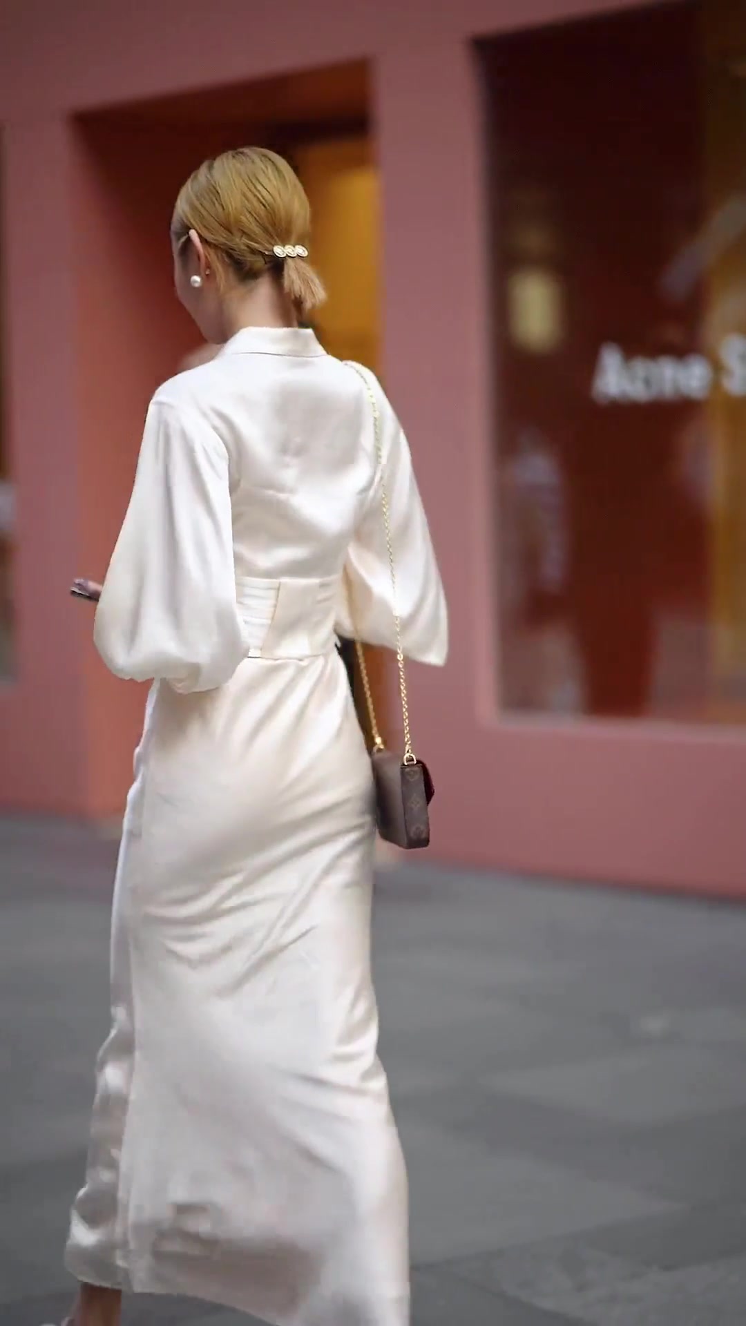 街拍:温柔清醒知进退