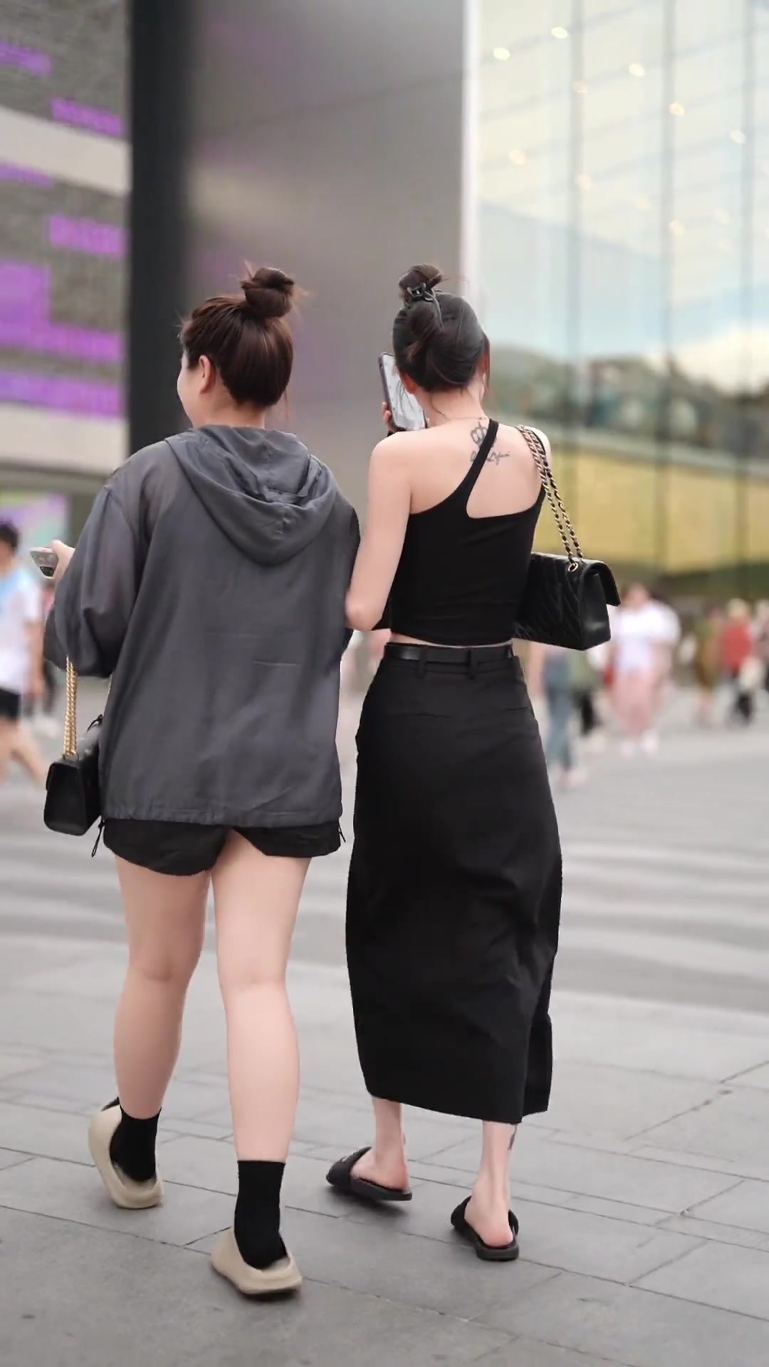 街拍一段爱情分离了就散了