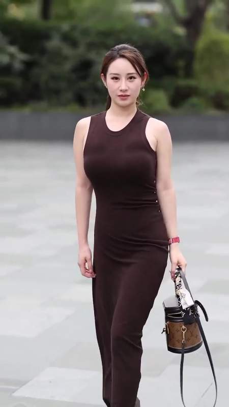 街拍也许放弃才能靠近你不再见你你才会把我记起