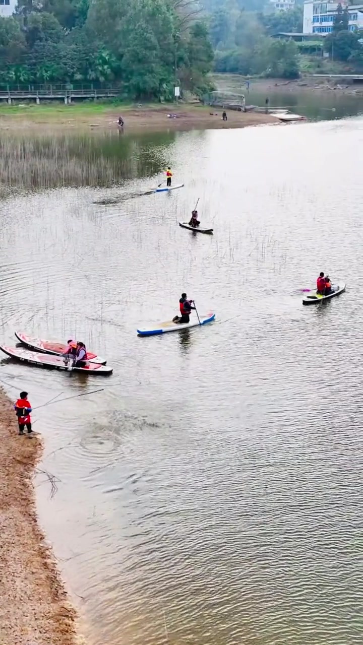 重庆南湖公园,原名南彭水库,位于巴南区境内,距市中心33千米,是一个