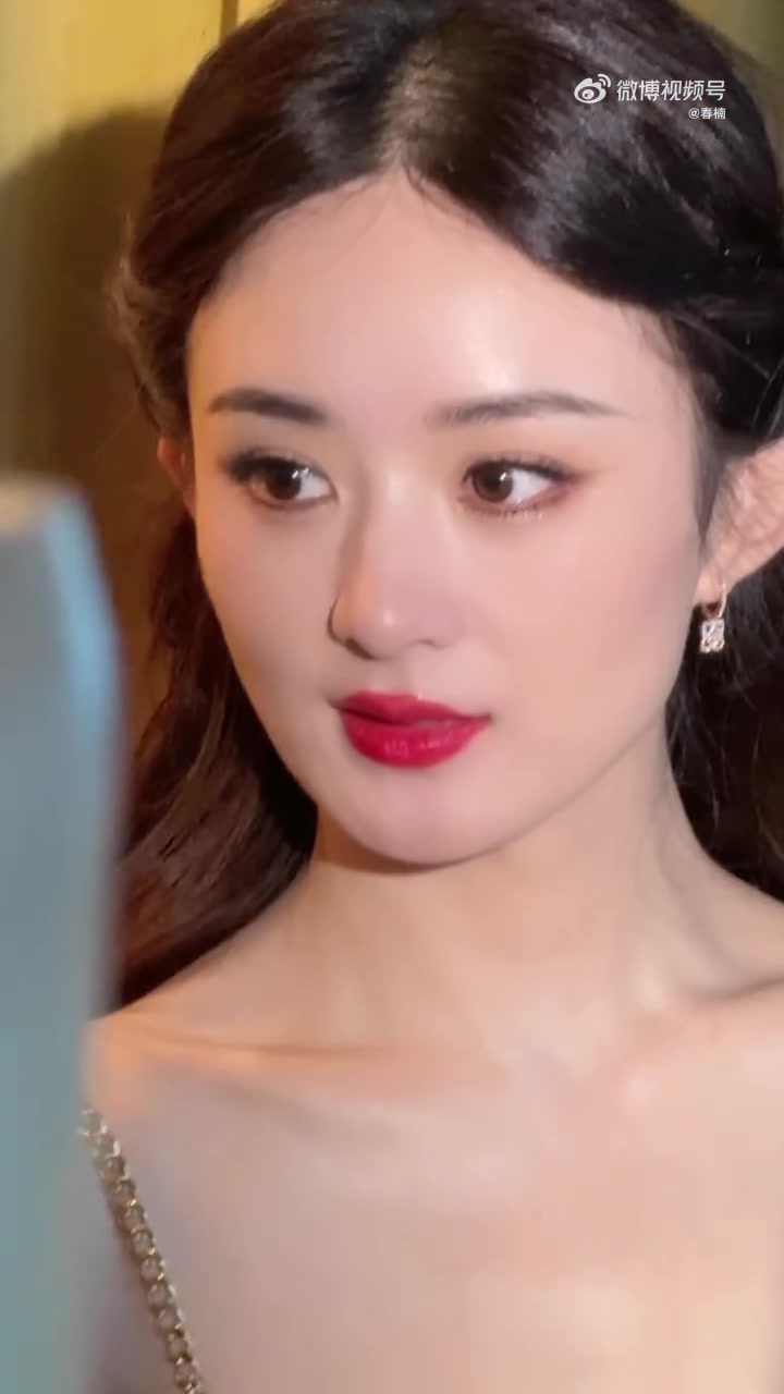 春楠赵丽颖 浮光跃金妆  透明感极强的金色系眼妆,各个角度都能散发出