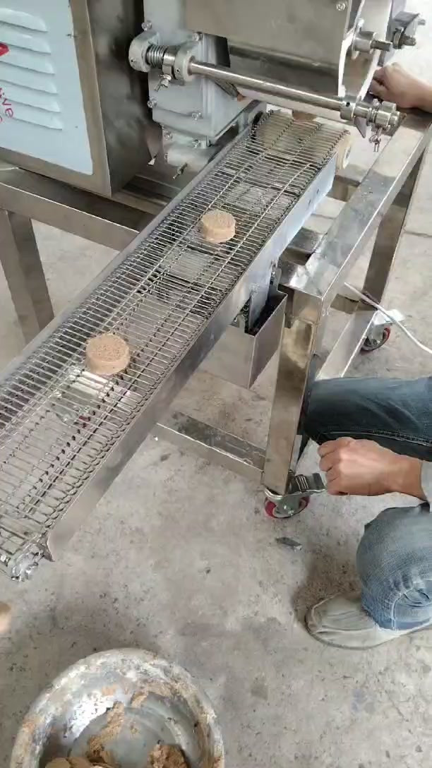 小型肉饼成型机 宠物食品成型机器 鱼糜成型机 鸡排成型设备-度小视