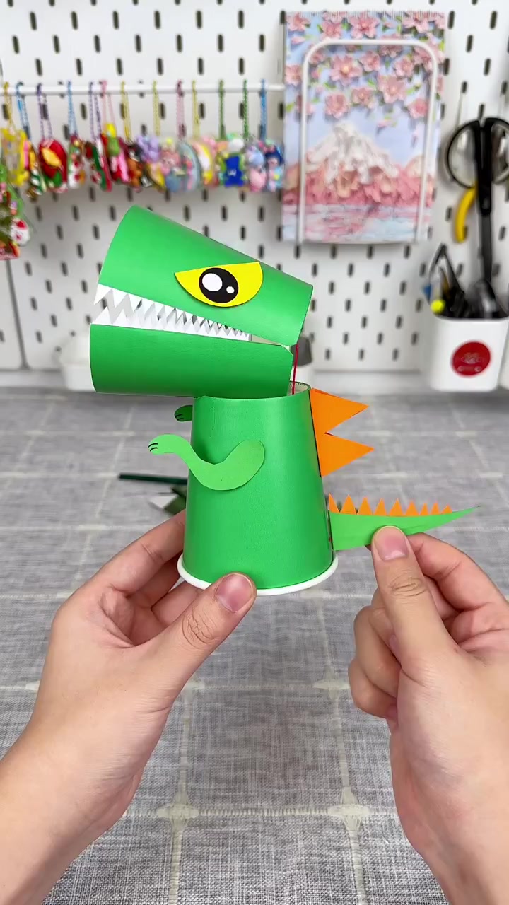 n纸杯不要扔,和孩子一起制作好玩的小恐龙玩具吧!手工diy 亲子手工