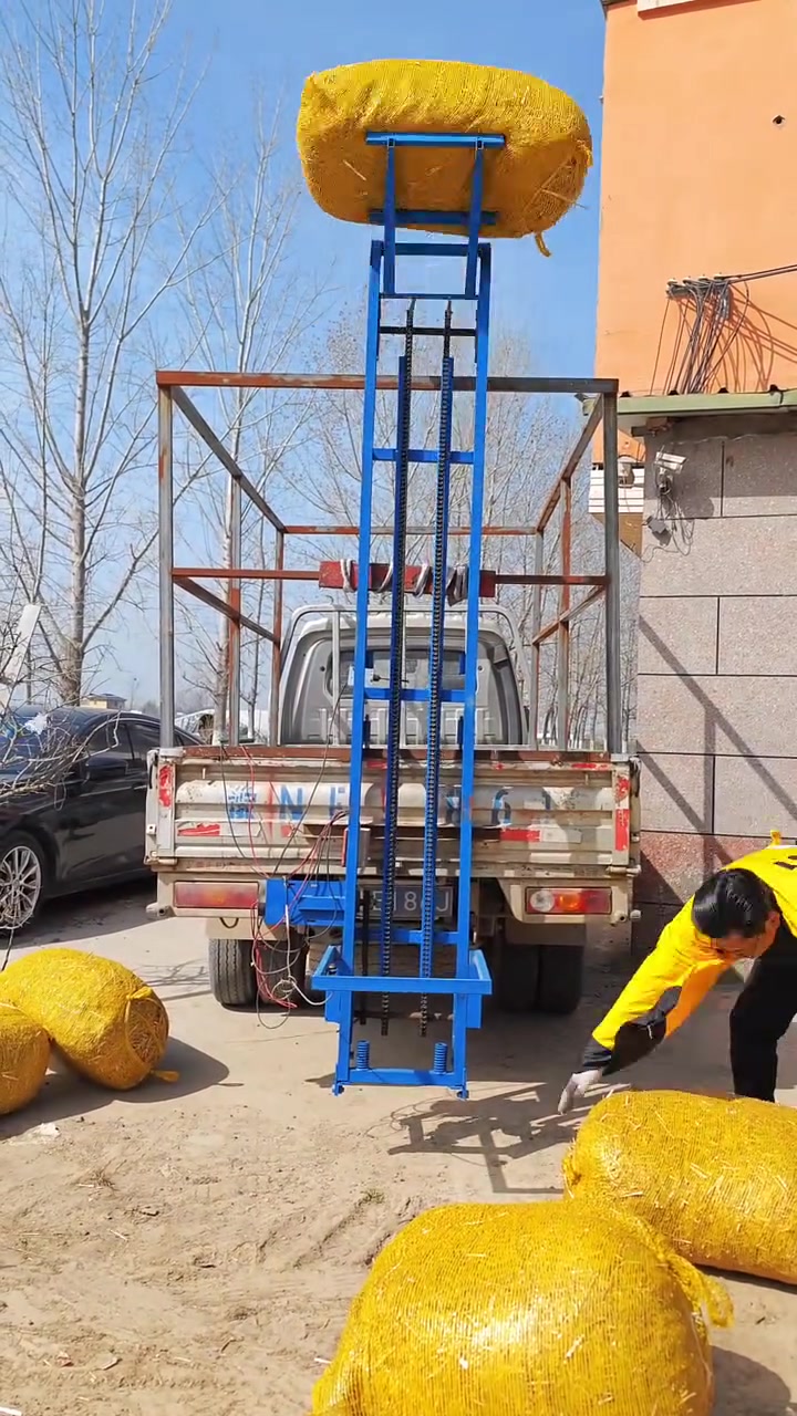 小方捆小方包玉米秸秆装车神器草捆装车机草捆提升机24伏电瓶带动装车