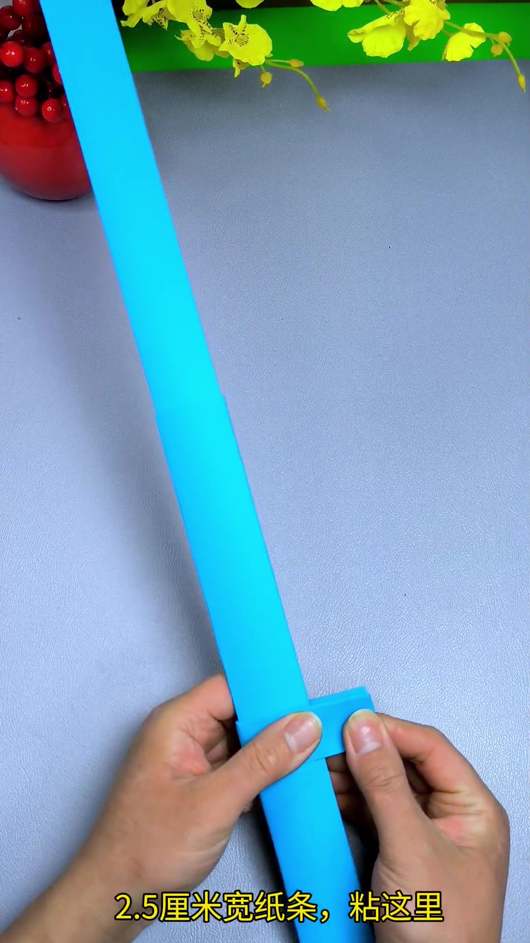 一分钟教你折一把帅气的闪电蓝刀