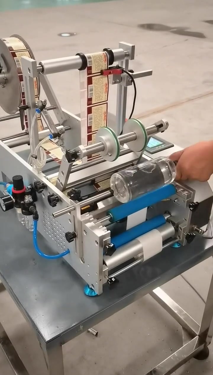 半自动圆瓶贴标机武汉贴标机,可租赁贴标机,可承接代加工贴标签