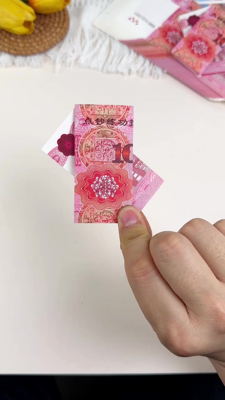 可以让一张变两张折纸方法,这样给孩子们压岁钱,小朋友特别惊喜嘘年