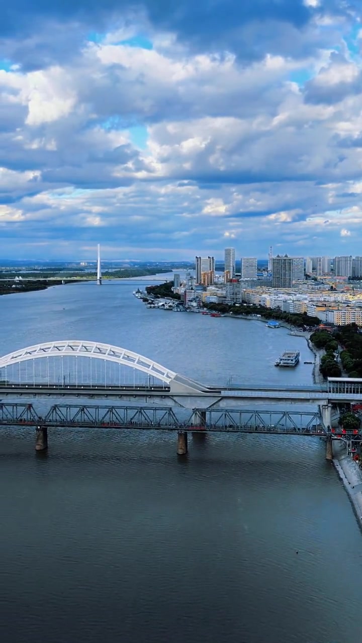 上热门话题6000亿流量 航拍最美家乡 哈尔滨 蓝天白云定会如期而至