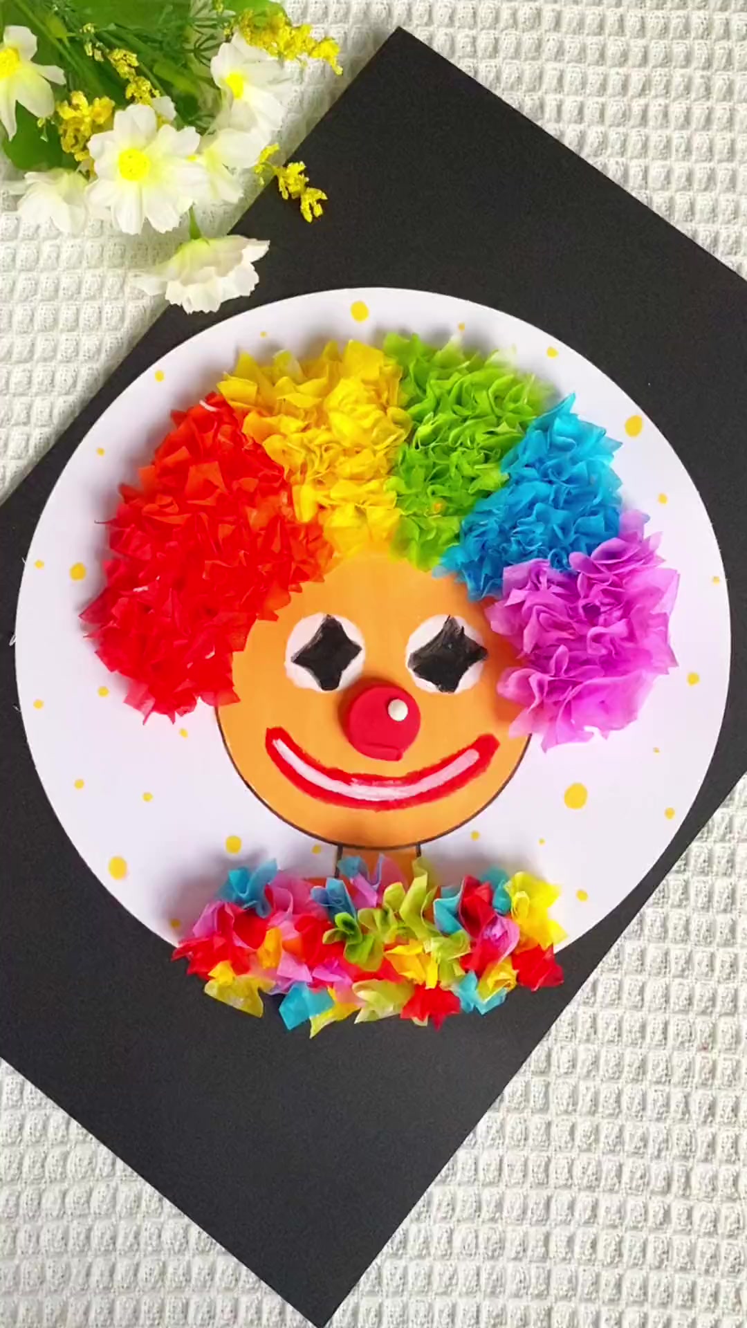 不要的口罩,纸巾别扔,陪孩子做小丑创意手工吧,戳一戳就能完成,好看又