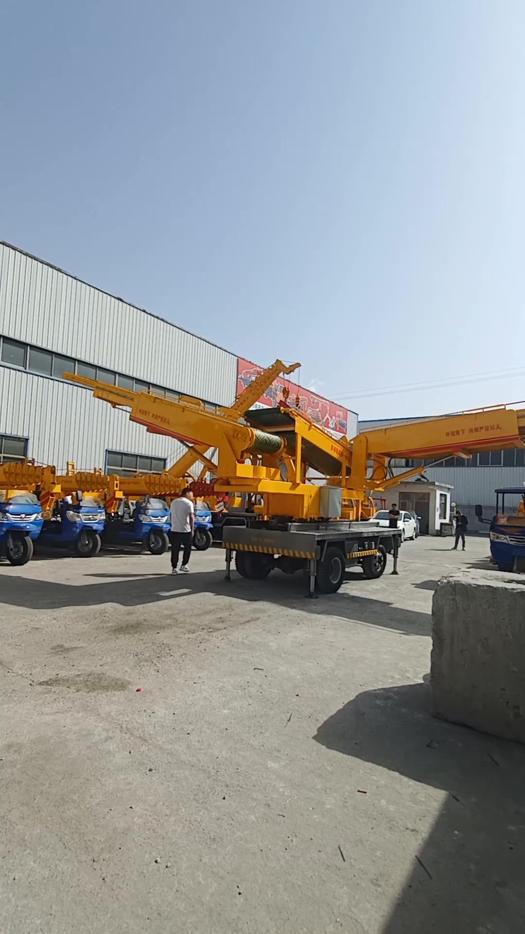 火车装卸机 可伸缩进火车厢 物流园集装箱传送一体皮带输送机