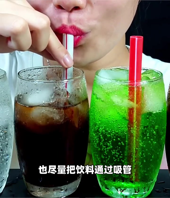 夏天快来咯,如何优雅的喝可乐,才能把牙齿的损伤降到