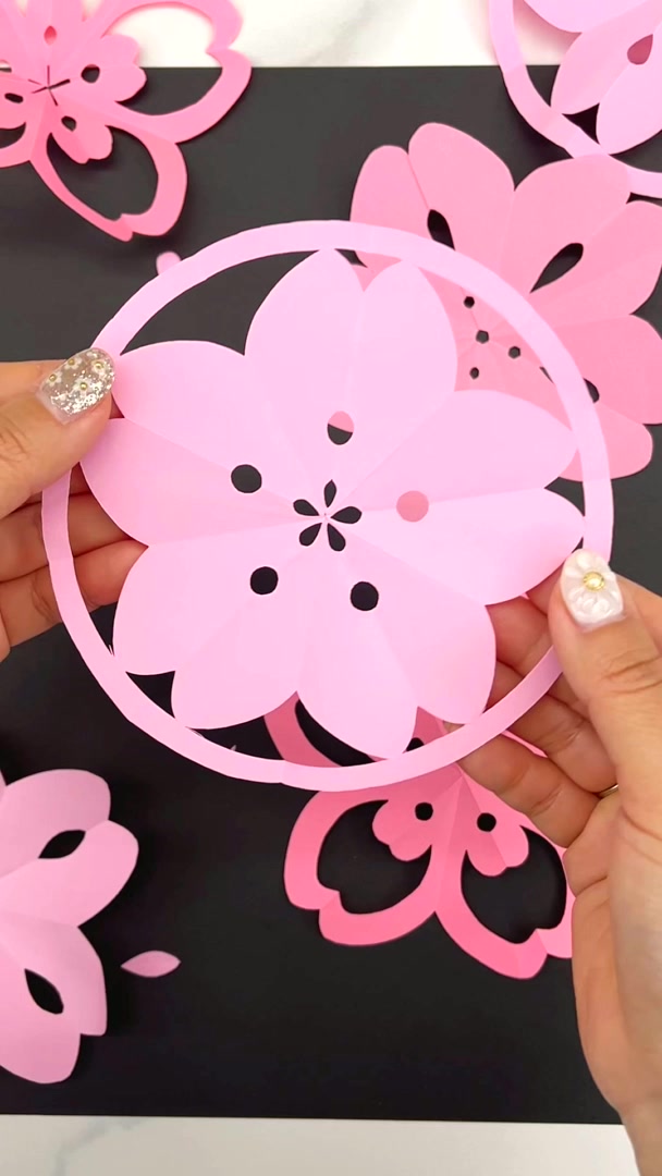 三款好看的樱花剪纸