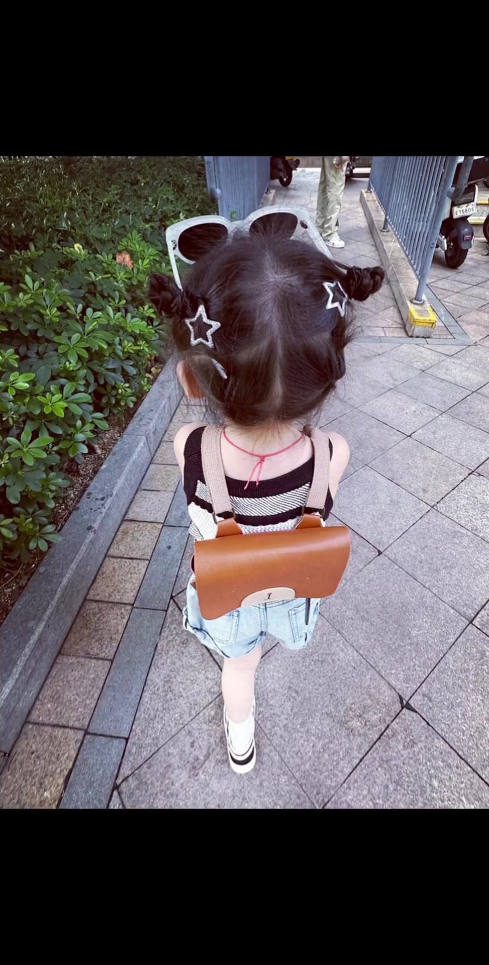 我没有妹妹 那我晒一下女儿上学的背影吧