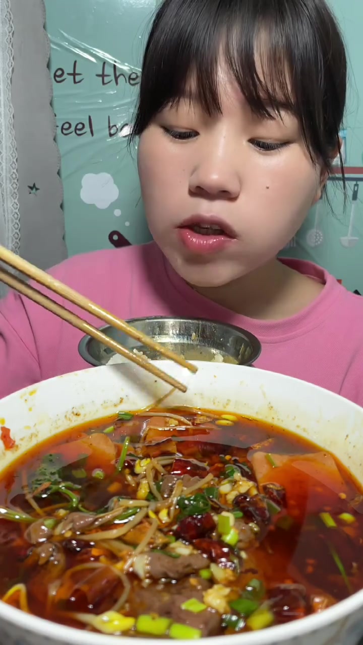 前几天有个小妹妹说让我吃毛血旺可惜没买到毛肚,这比火锅鱼煮的好吃