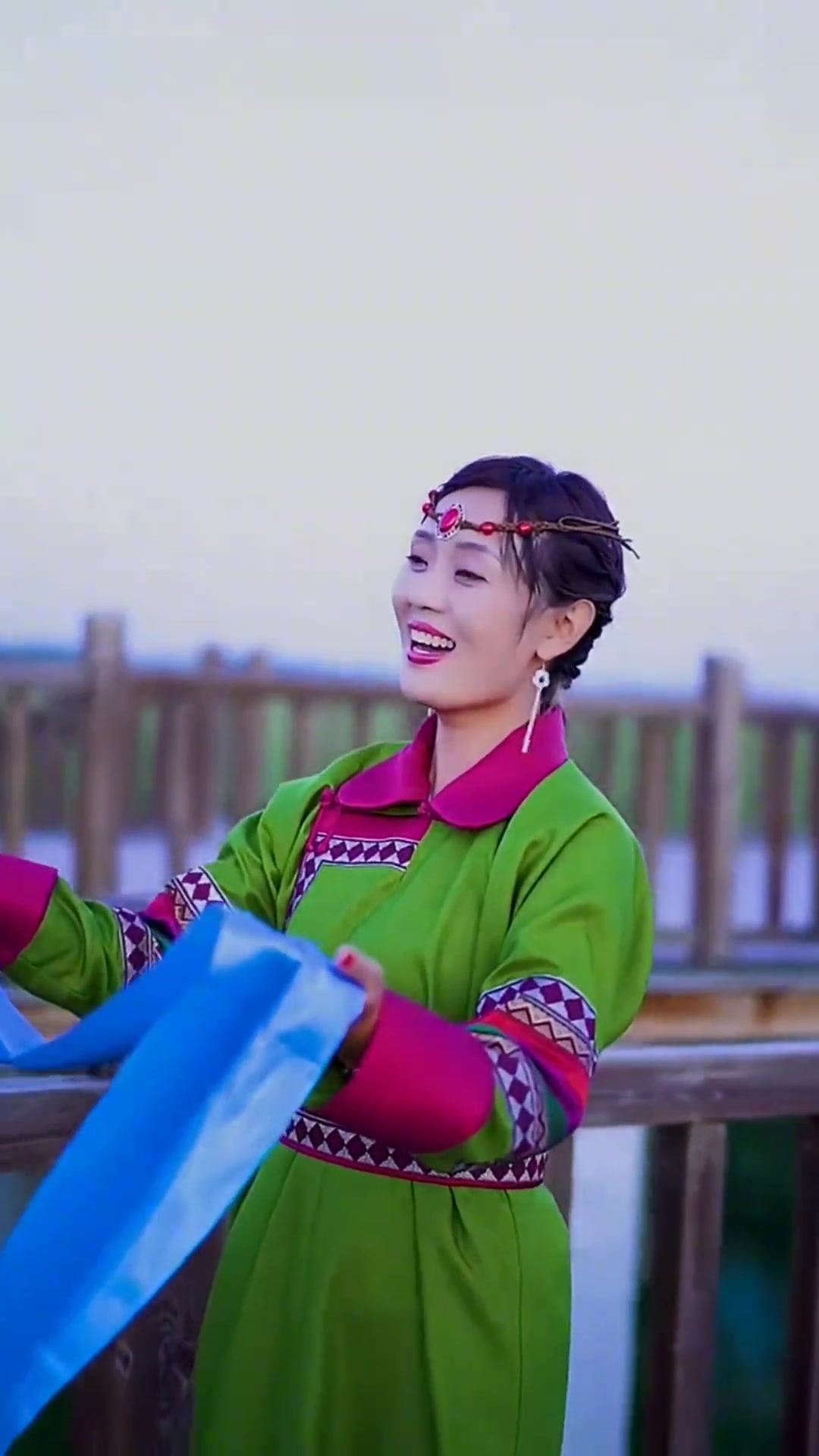 《赞歌》演唱:托娅