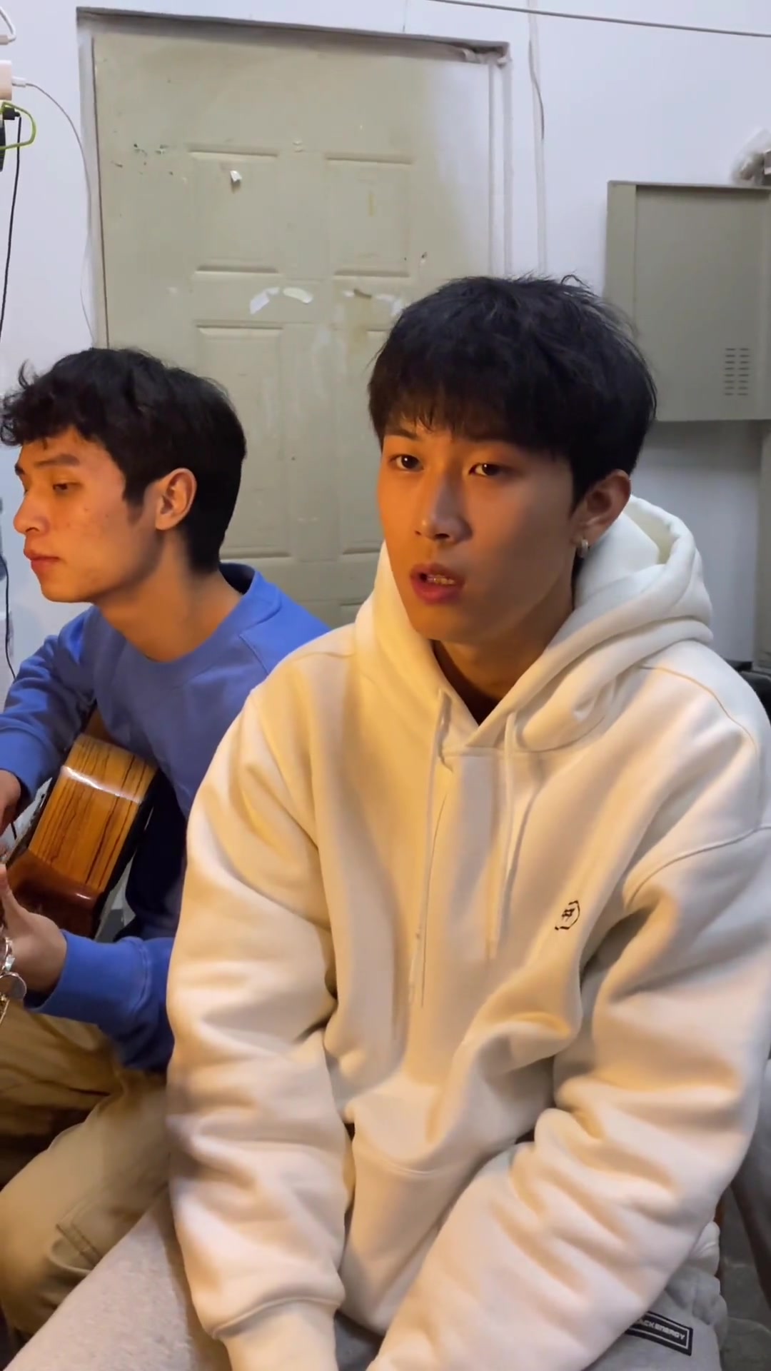 今天请俊哥伴奏!