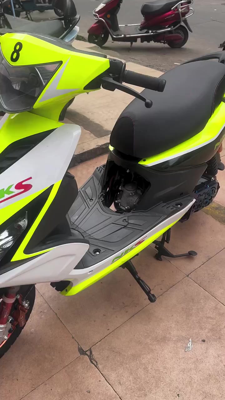 雅马哈鬼火改装56风冷全套.动力非常好.搭配章鱼白铁排气管.