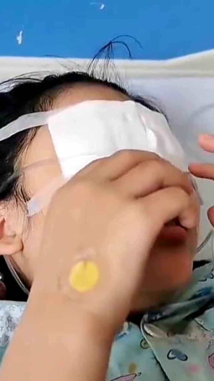 太可怕了!六岁小女孩眼睛失明!