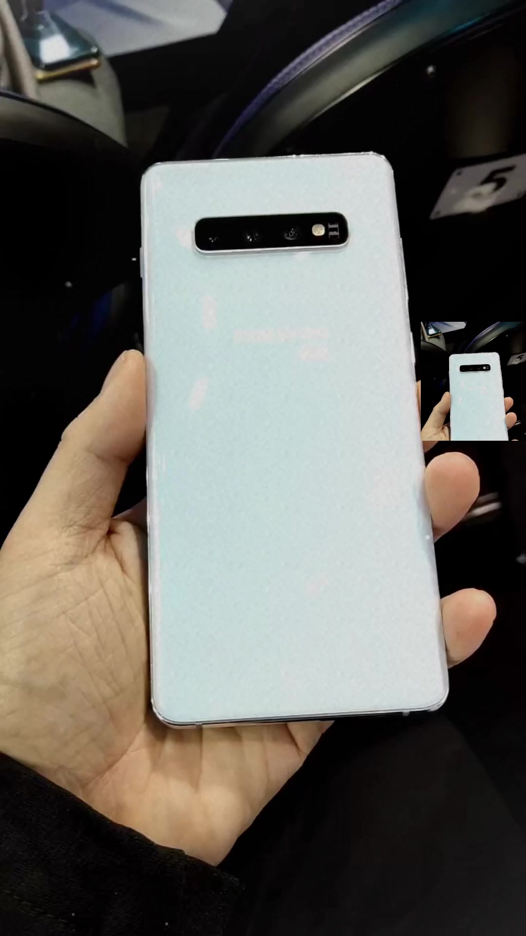 三星galaxy s10 壁纸大赛一等奖作品!毫无违和感