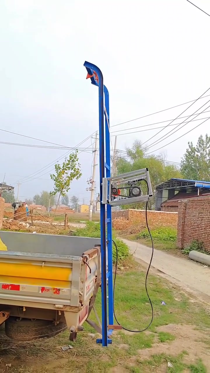 皮带式自动装草神器轻便式的装草机装车机自动装车机袋装包装都可以