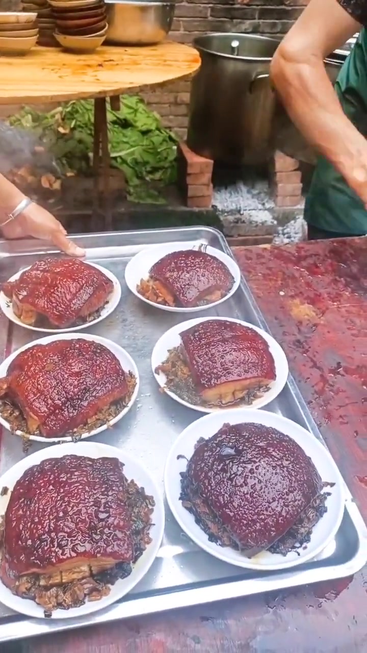 正宗四川特色菜 九大碗之坨子扣肉 喜不喜欢