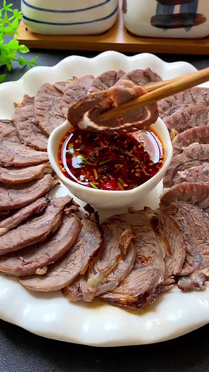 马上就中秋了,做上这样一道卤牛肉,大家都得夸你是大厨