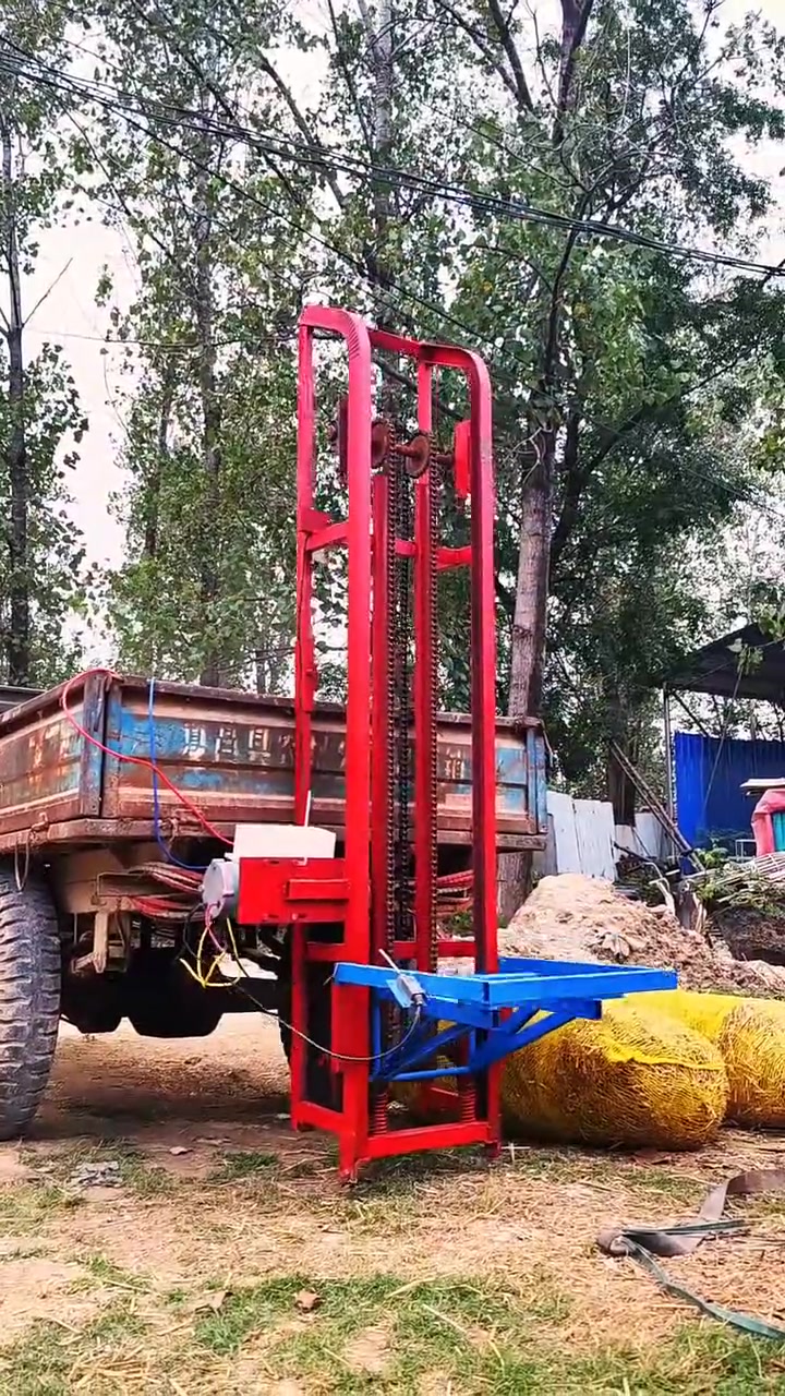小方捆小方包玉米秸秆装车神器草捆装车神器,24伏电瓶带动的装车机装