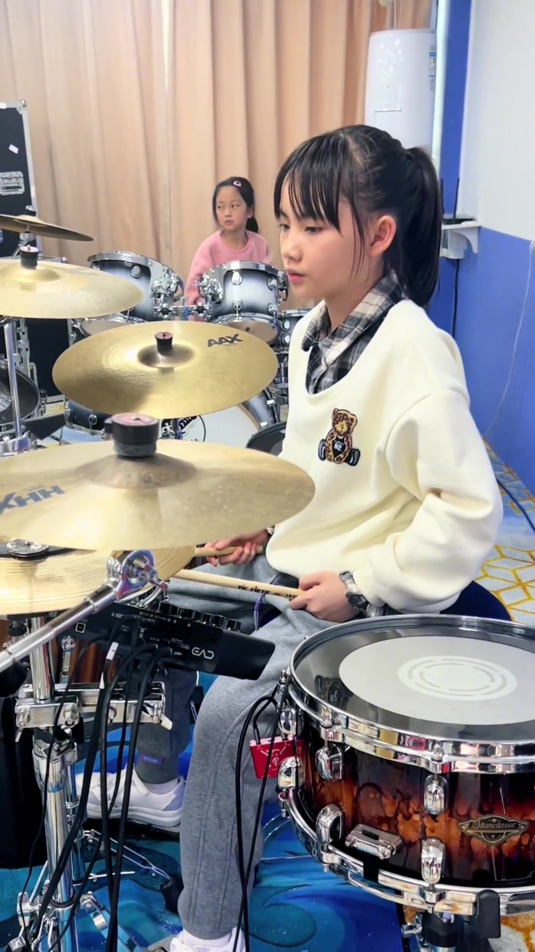 妞妞博雅架子鼓演奏熟悉的老歌