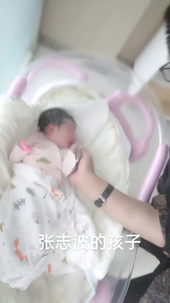 我是个中年大叔今天是我人生中最幸福的时刻……我老婆生啦!