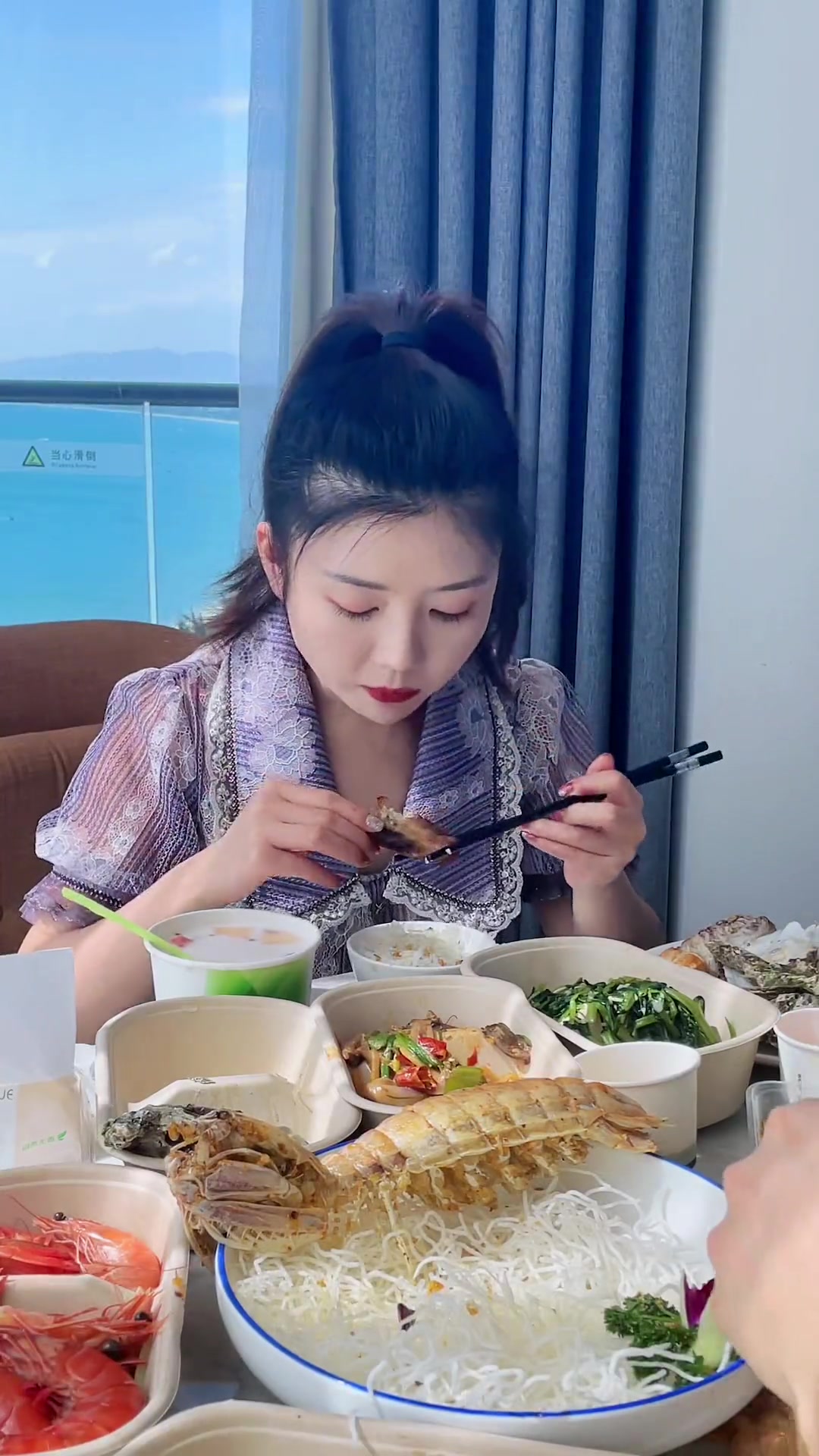 接近手臂长的皮皮虾,和胖妹儿喜欢的生蚝