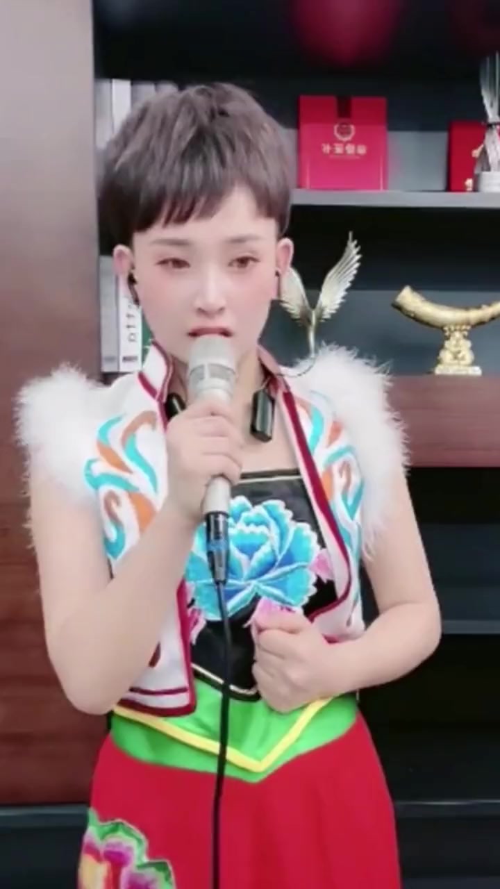 马美如含泪演唱,发自肺腑的告诫天下儿女