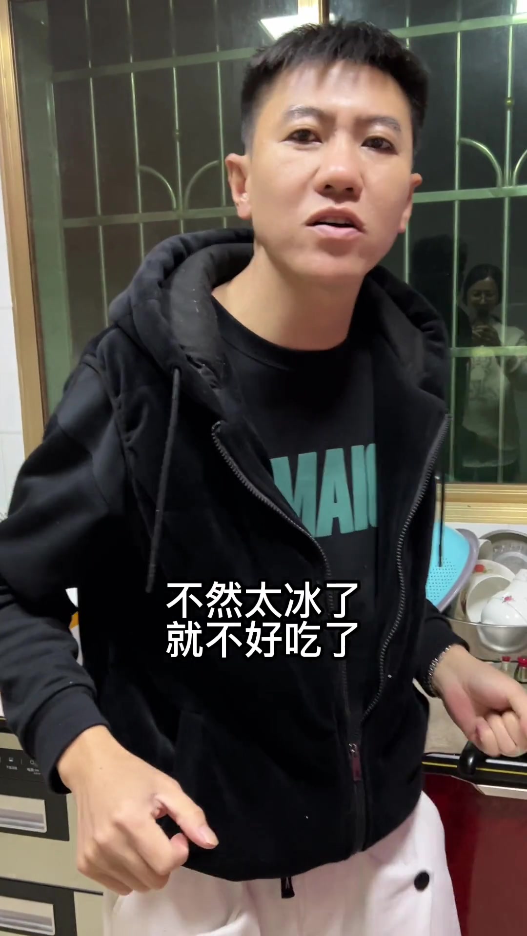 幸福的路莫过于回娘家的路,晚上十一点多到,伢老子和姆妈又是放鞭炮又