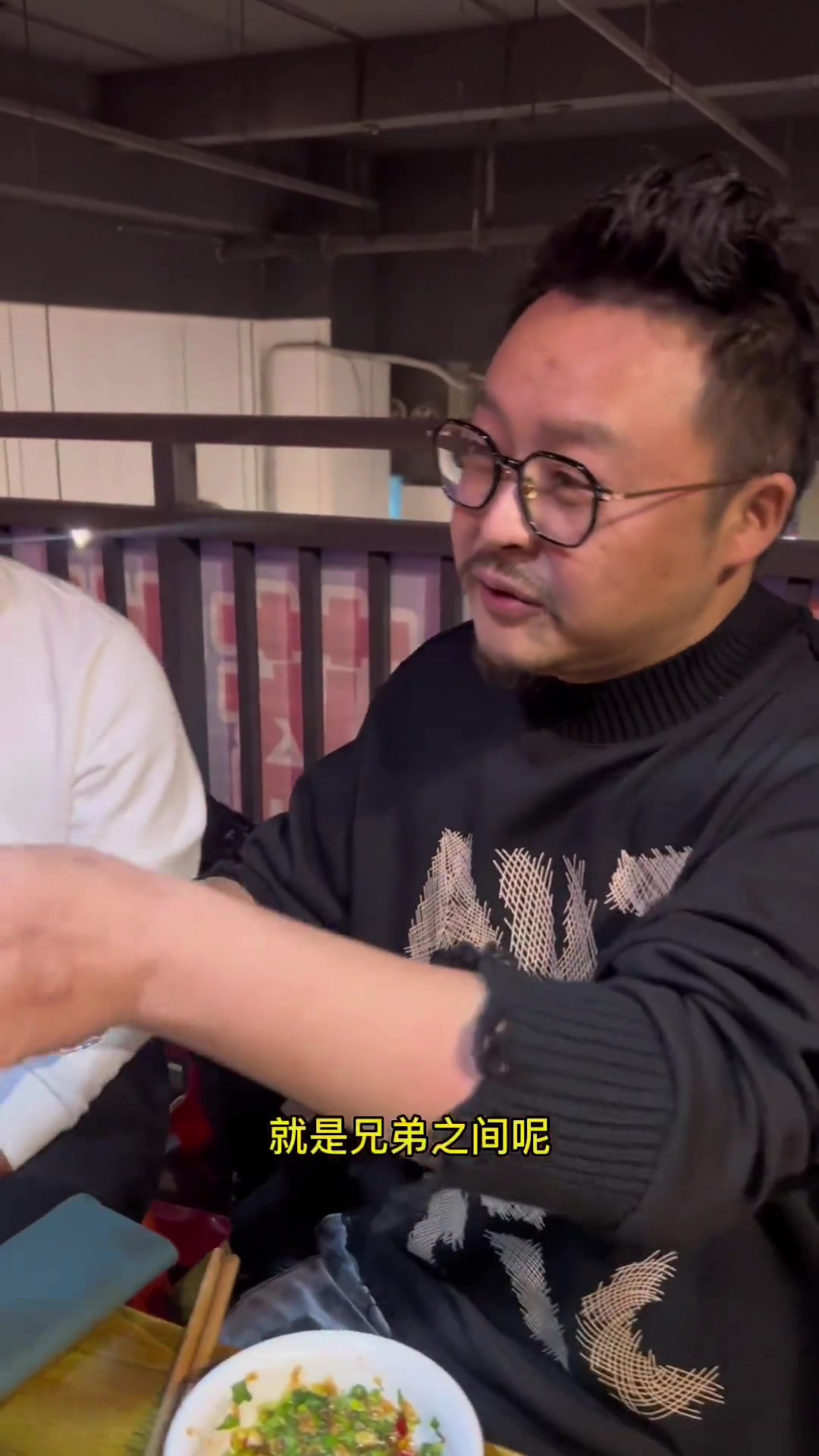 天气渐冷带马总,婉总换换口味,袁会长也前来欢迎,火锅吃起来