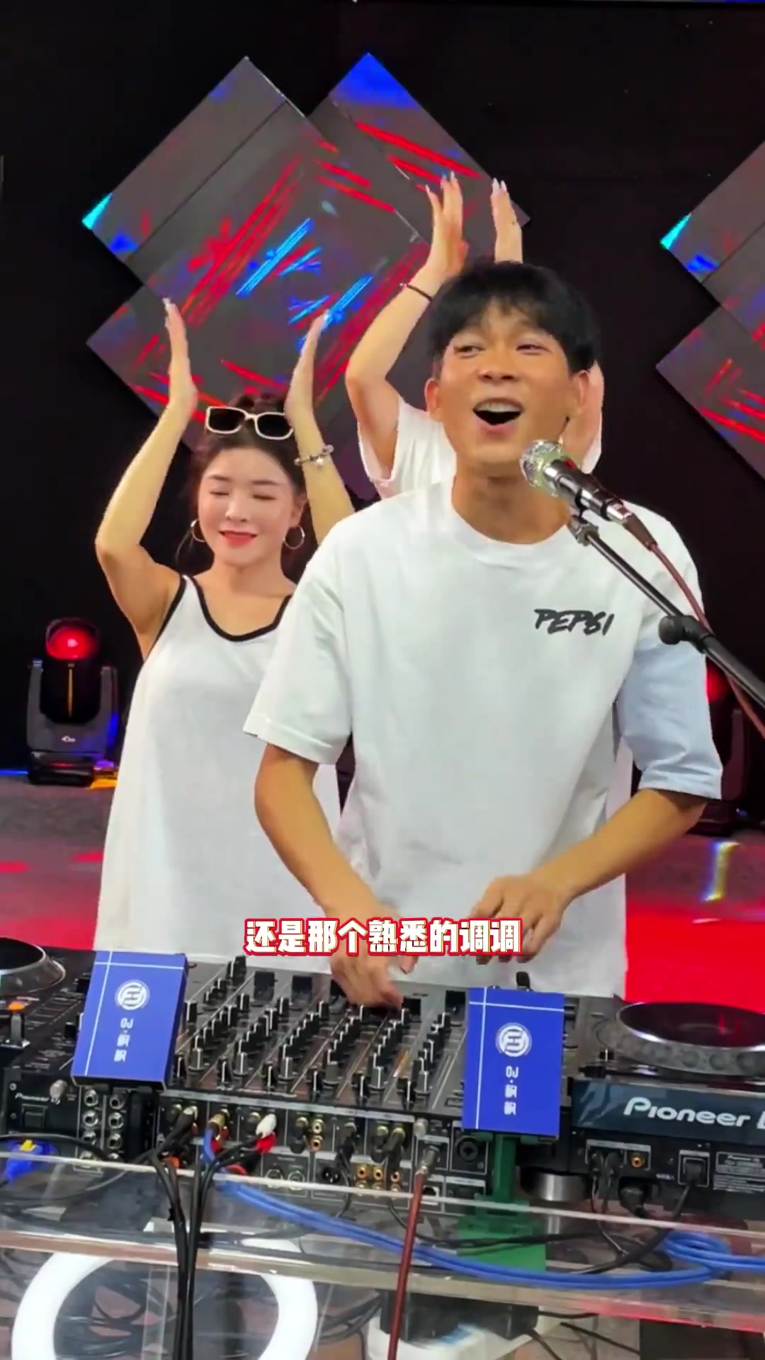 曾经东莞新东泰主打开场曲《迷幻女童》,超震撼的节奏