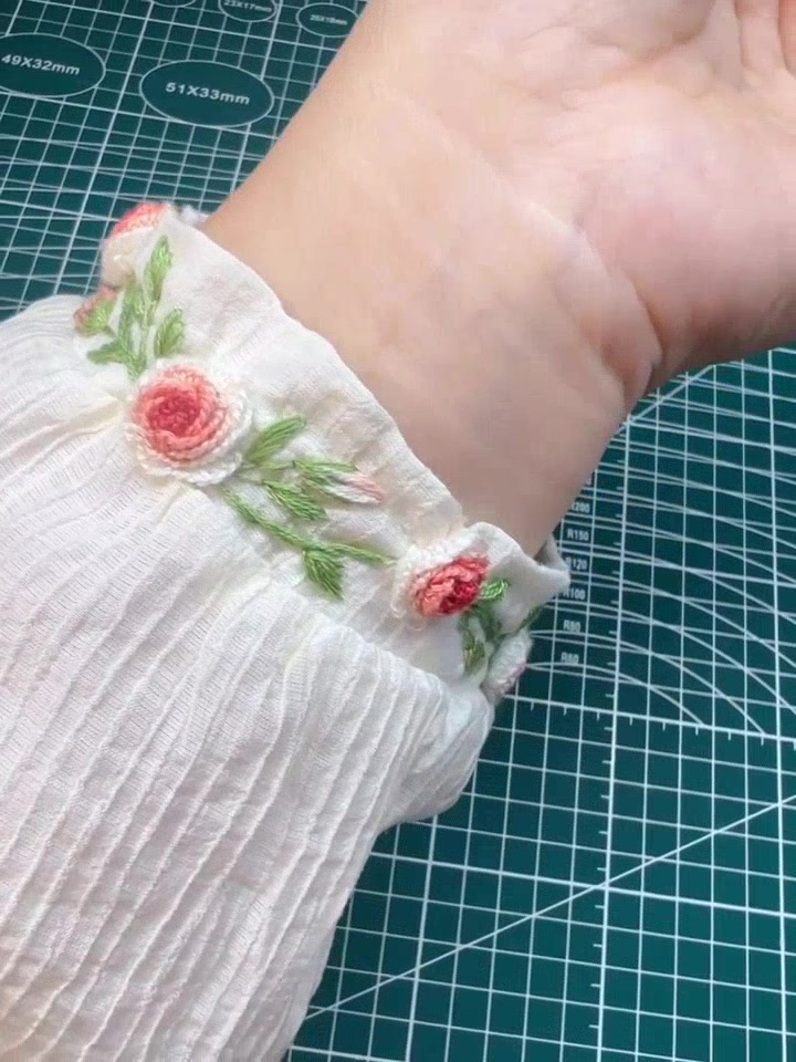 衣服大改造,我在袖口绣了朵花