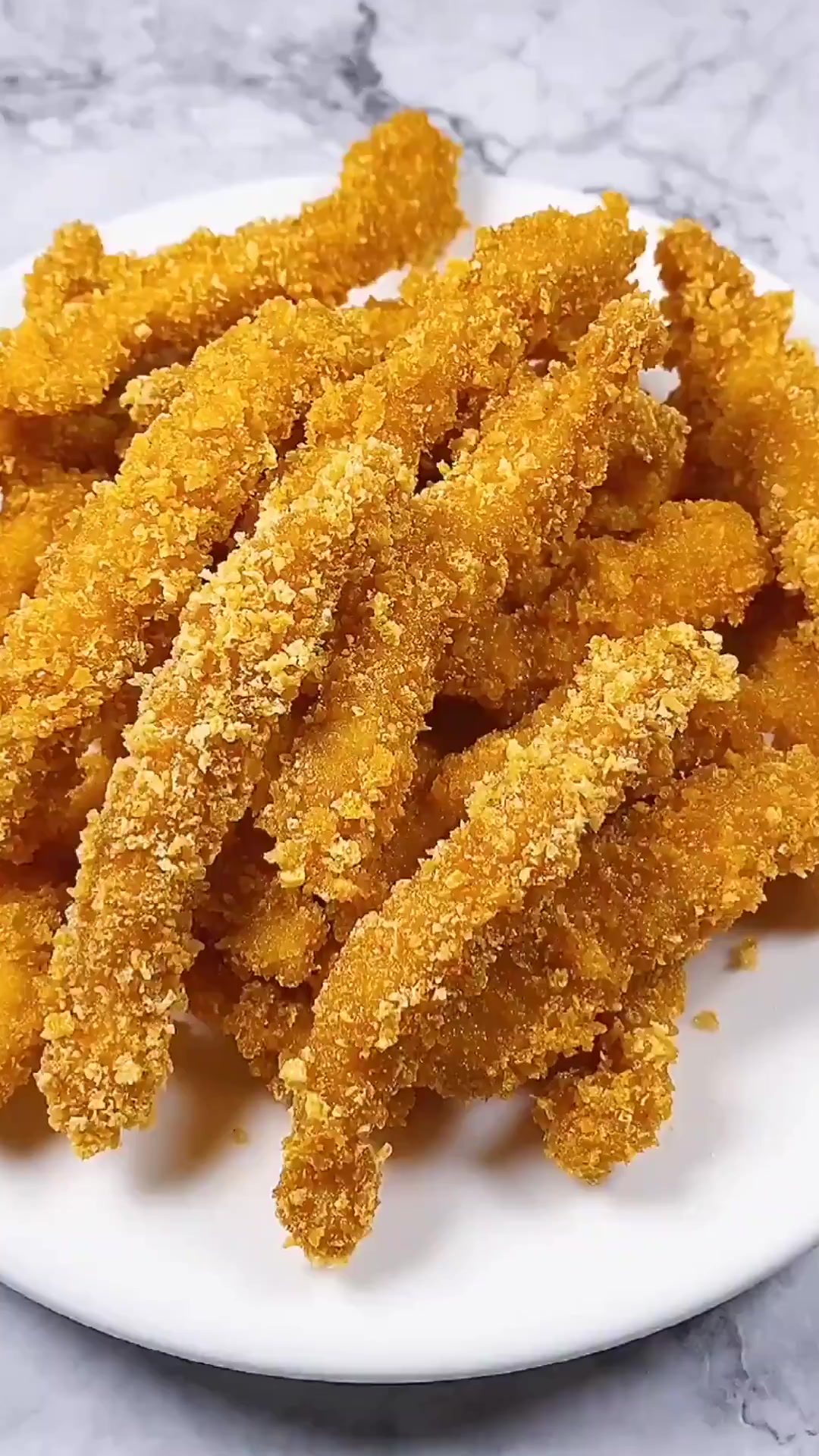 孩子爱吃的炸鸡柳在家就可以做,简单好做,外酥里嫩,上桌就抢光!