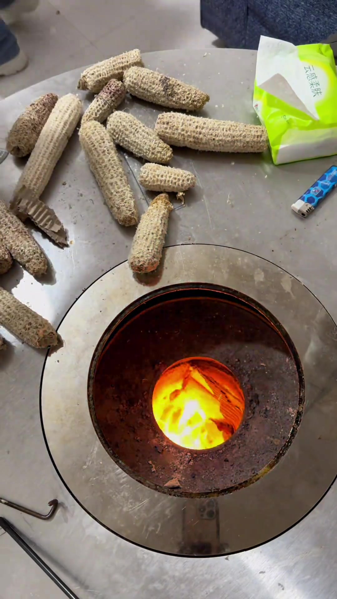 贵州冬天来了明天15度 把煤炭炉烧起来 以后的日子可能要天天烤火了