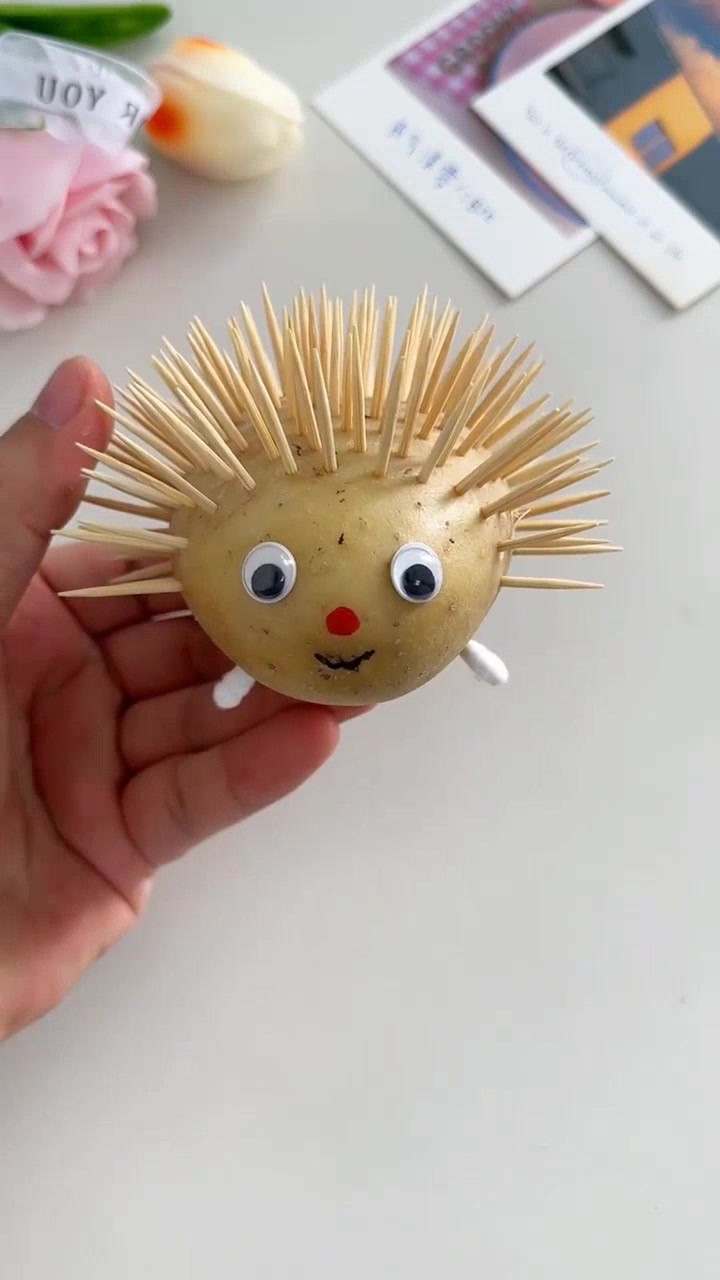 用牙签做土豆刺猬,可爱又有趣