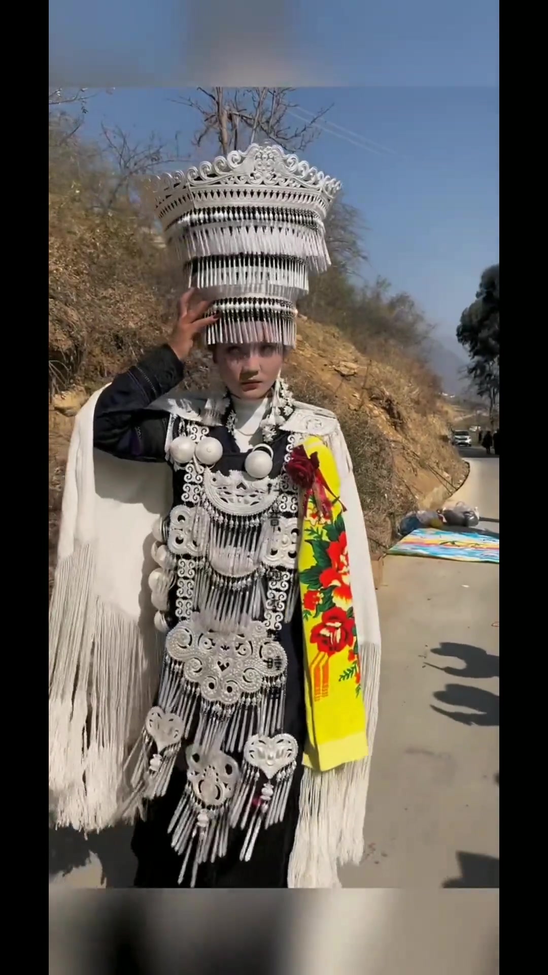 四川省彝族姑娘出嫁民族特色民族文化