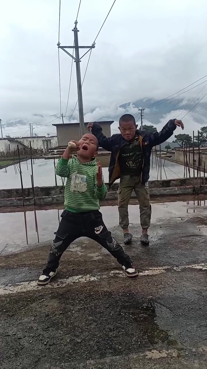 儿童版 翻唱彝娃日聪农村孩子,不喜勿喷!纯属热爱唱歌