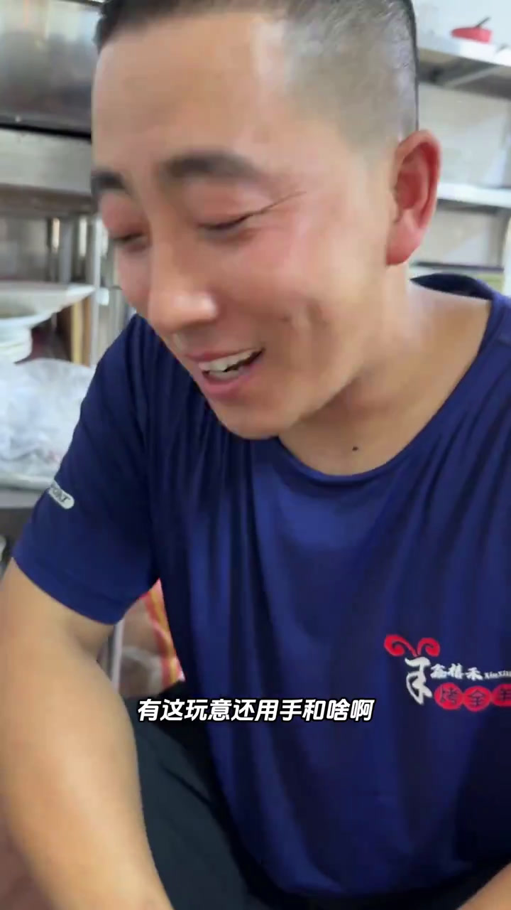 媳妇想吃 当老公的必须安排啊 顺便教大家伙和个酸菜馅