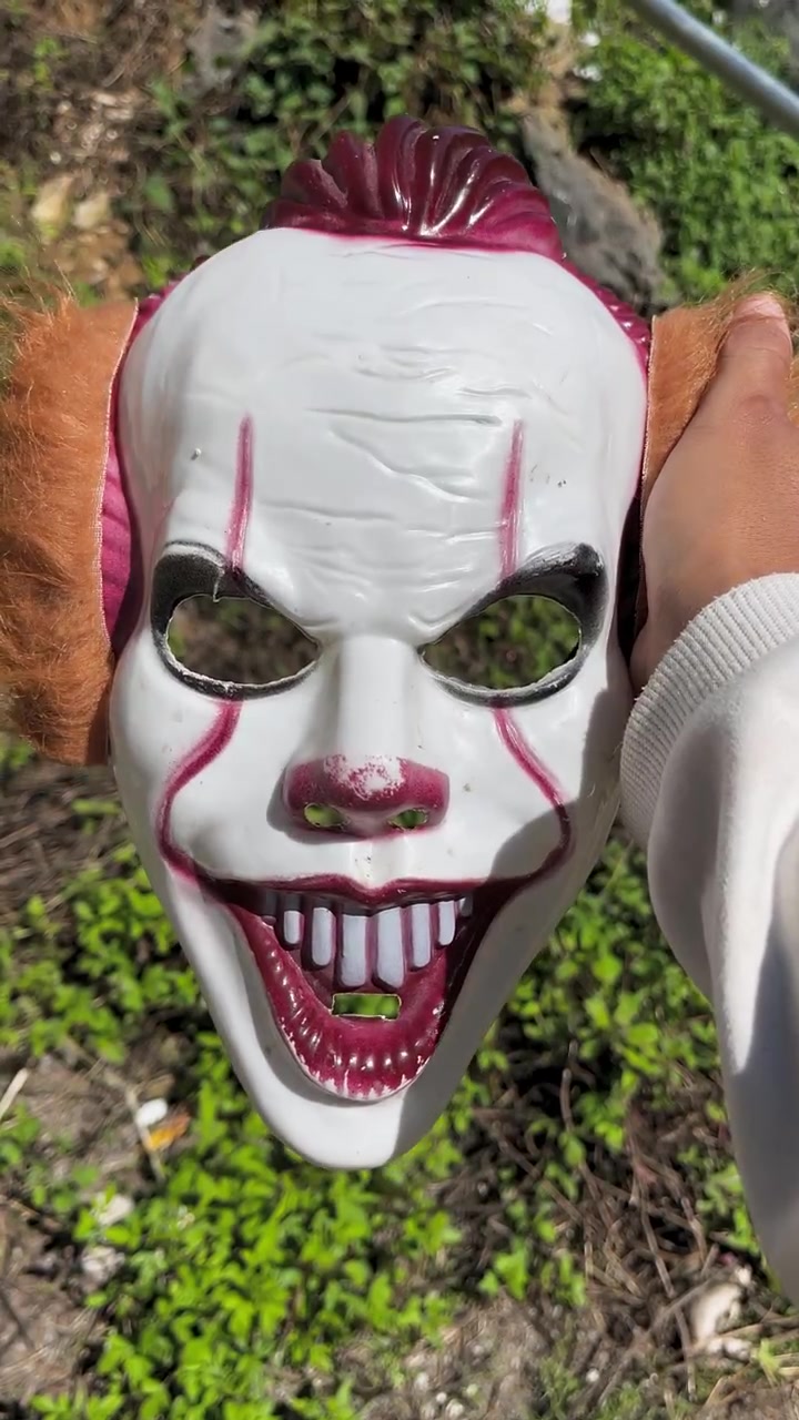 诡异的小丑面具