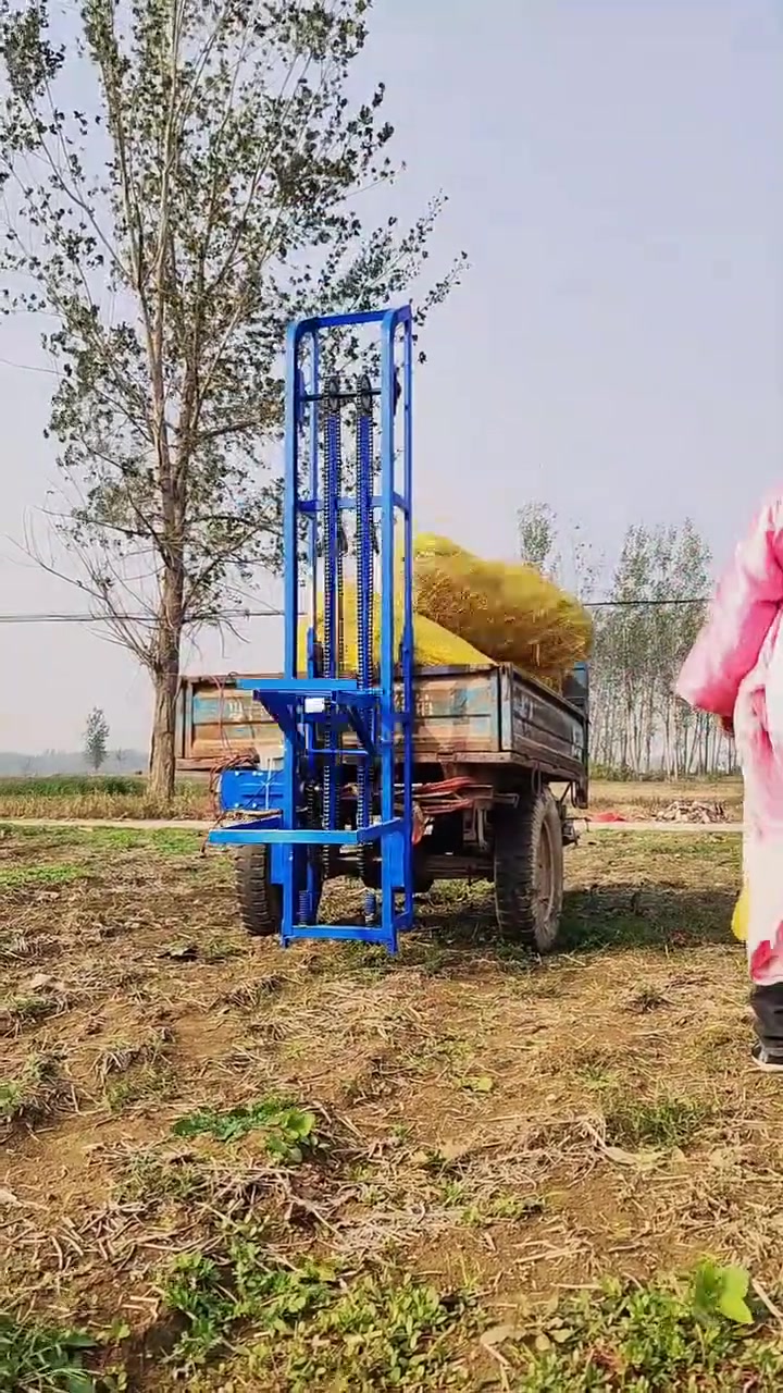 小方捆小方包玉米秸秆装车神器草捆装车神器草捆装车机提升机24伏电瓶