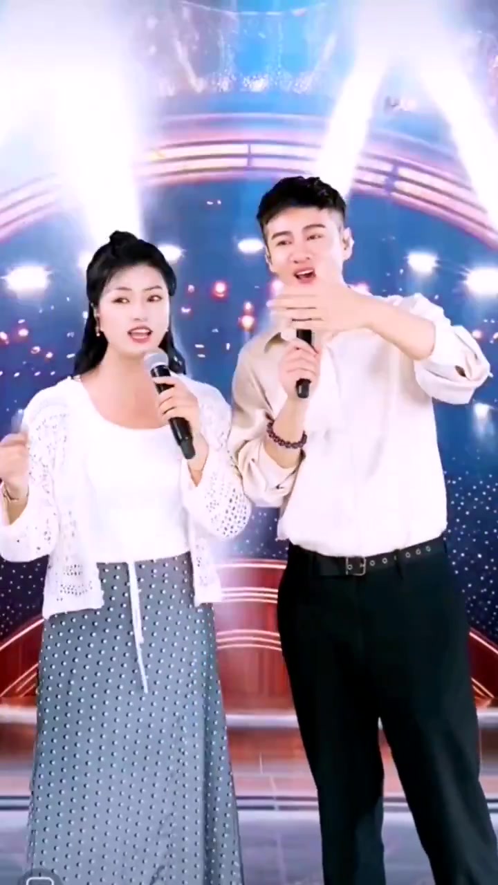 罗姣和徐子崴携手带来了一曲